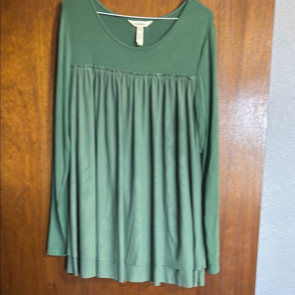 Women's Green Top
